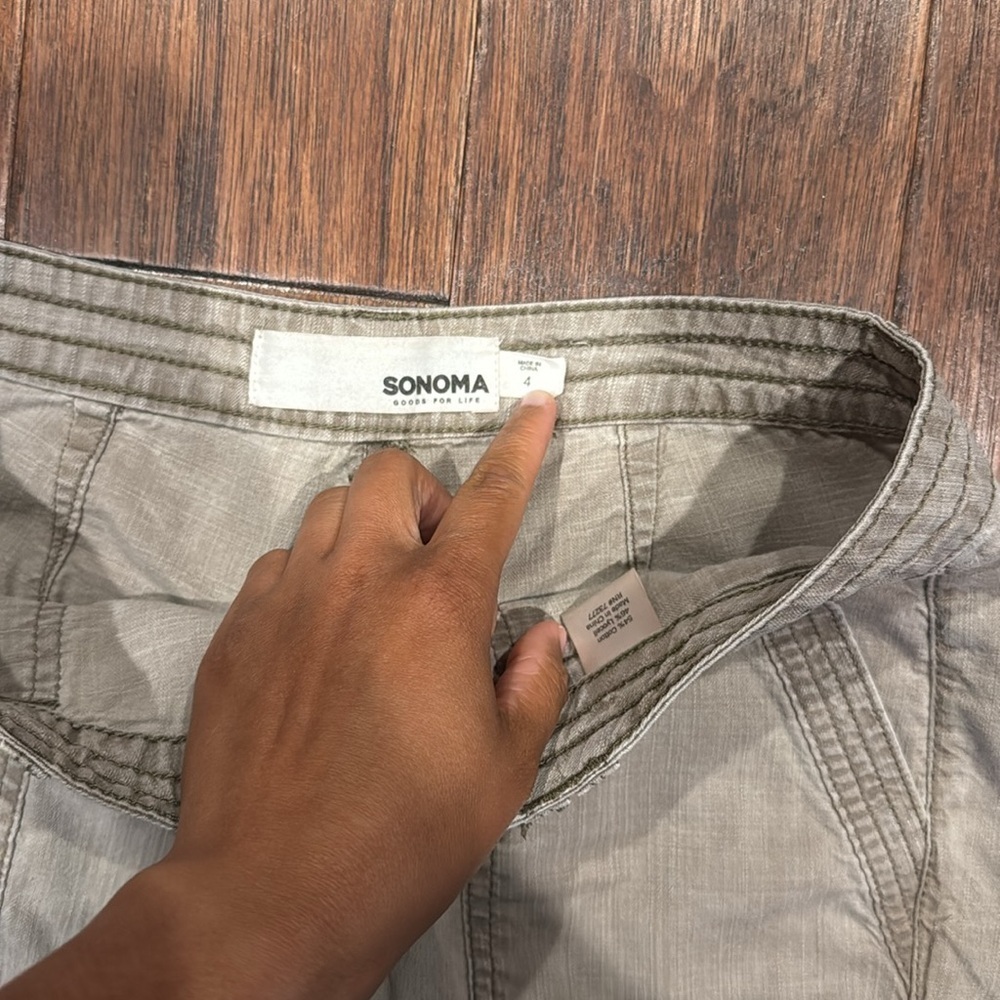 Size 4 Sonoma Women's Cargo Shorts - Light Tan - Picture 5 of 9